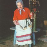 Что пела бабушка за прялкой? Что пела бабушка за прялкой?
