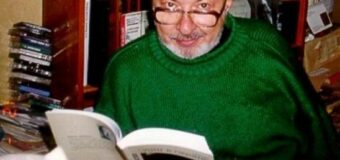 Поэт разговаривает с детьми…